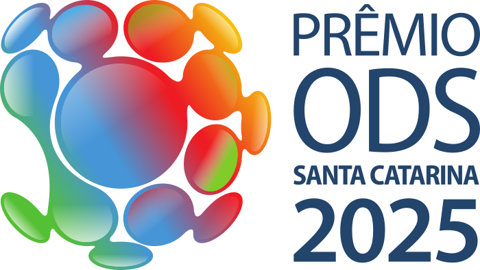 Logomarca do Prêmio ODS Santa Catarina 2025, com figura circular formada por formas humanas estilizadas em cores vibrantes (azul, verde, vermelho e laranja), representando diversidade e colaboração, acompanhada do texto ‘Prêmio ODS Santa Catarina 2025’.