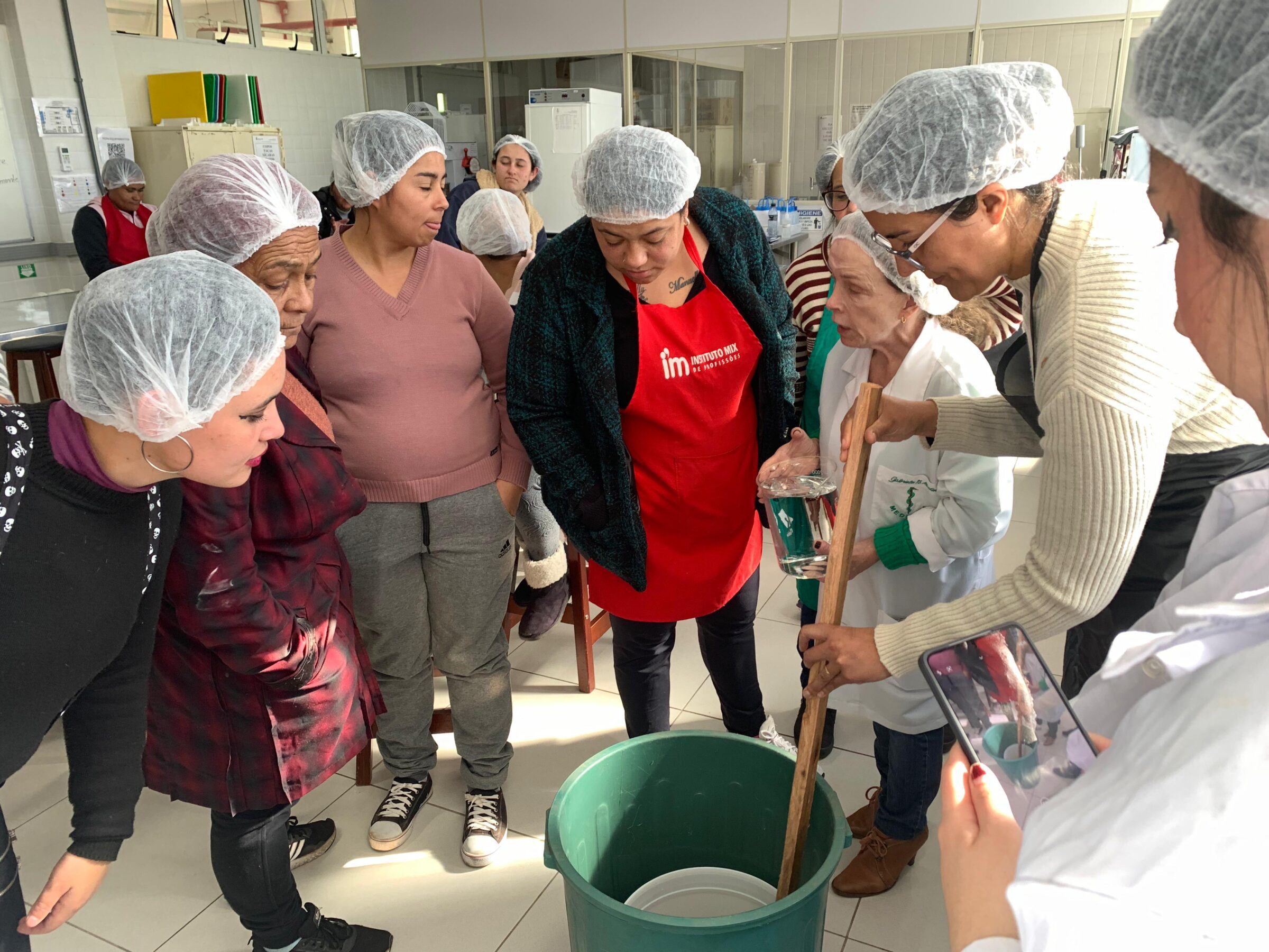  Oficina de Sabão do IFSC: Sustentabilidade e ODS em Ação