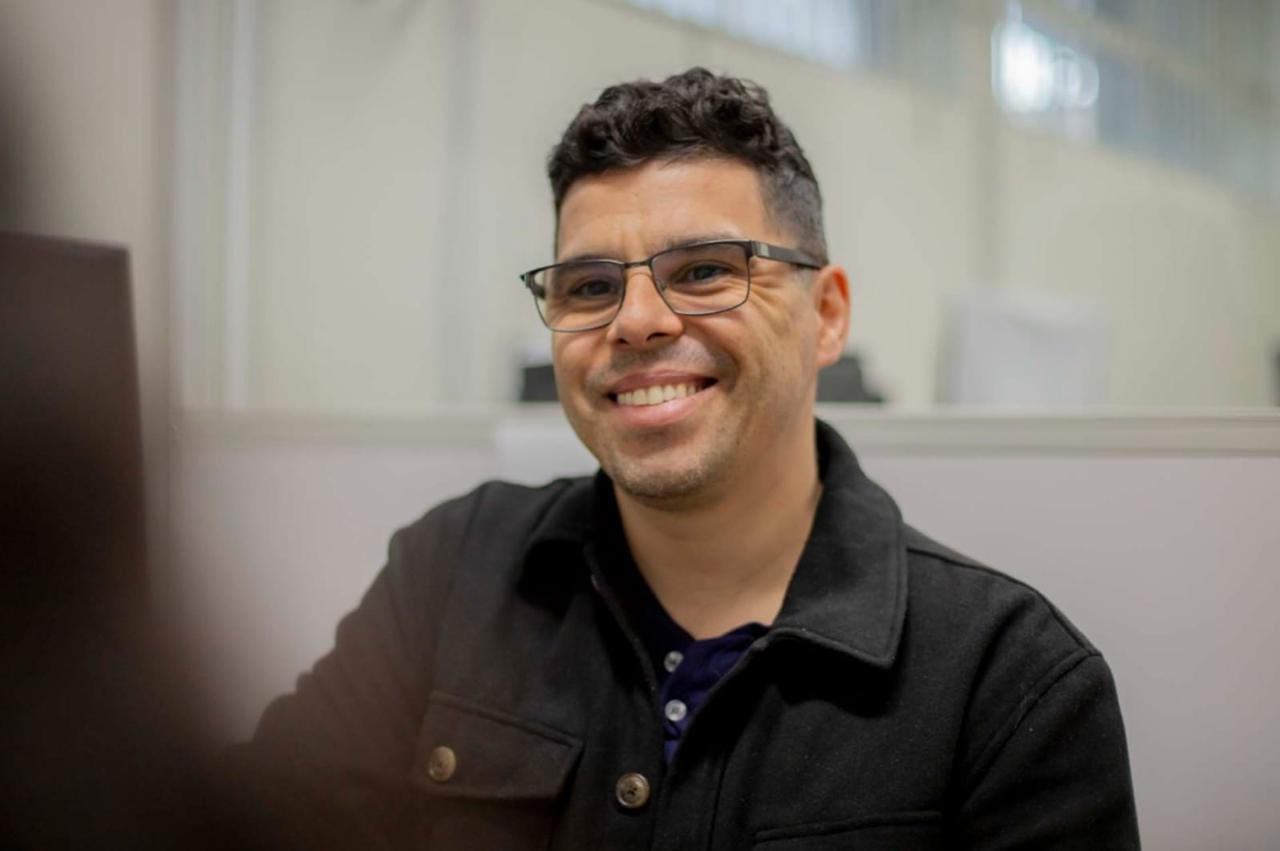  Professor universitário do Norte catarinense coassina livro lançado durante a COP30