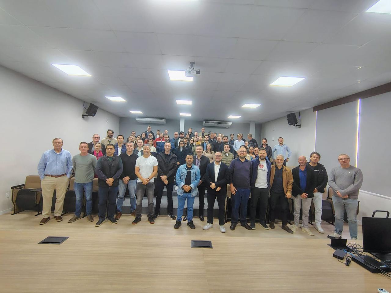  DEL Habitação apoia políticas de moradia em SC
